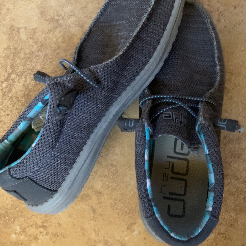 DUDE SHOES—wallysox size 7 men/8.5 women